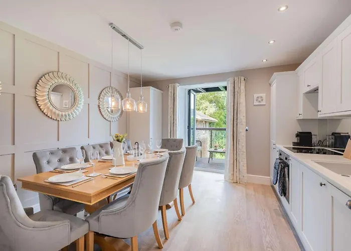 بيت للعطل Belsfield